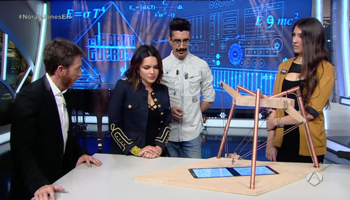 Deltu on the set of the television show El Hormiguero 3.0