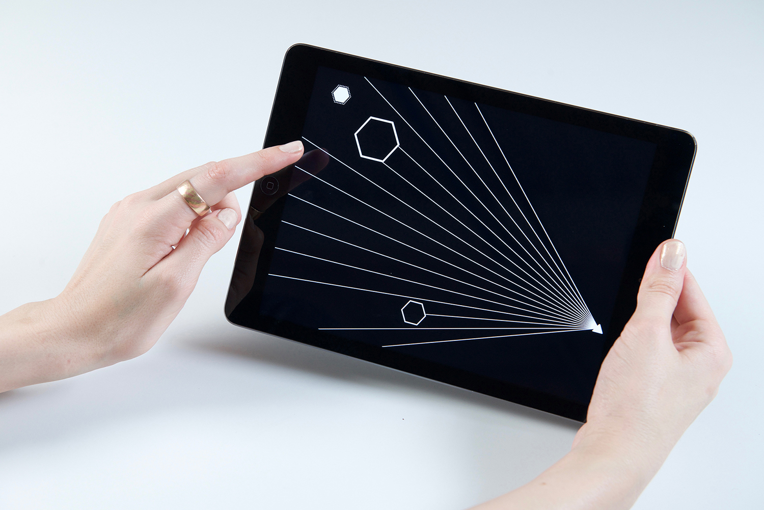Lazer — gameplay showing lasers to avoid on a black field